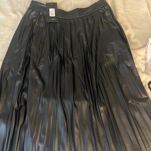 Pleated skirt